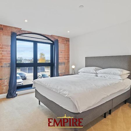 Stylish 2 Bed Apartment Burton On Trent Exterior photo